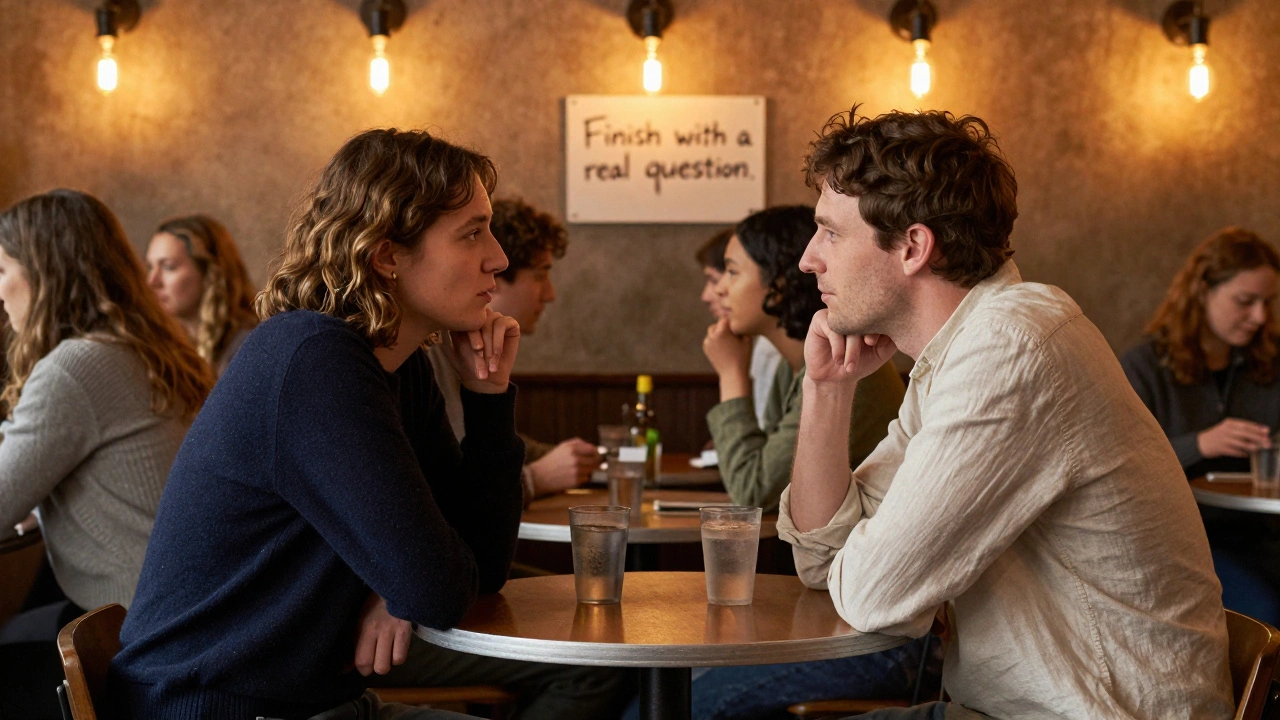 Twee mensen praten intens tijdens een speed dating-sessie met diepe vragen.